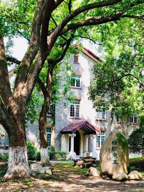 Comparable to a level 5A scenic spot! Is your alma mater one of 10 most beautiful universities in China?