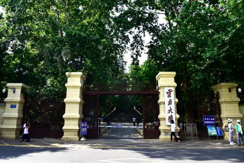 Comparable to a level 5A scenic spot! Is your alma mater one of 10 most beautiful universities in China?