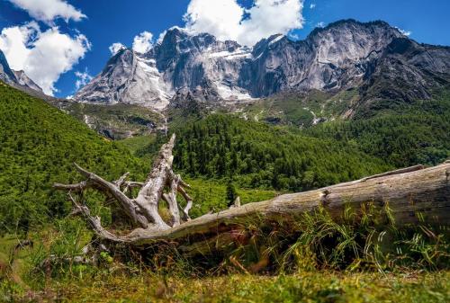Western Sichuan Travel Guide - Mount Xigongyan "After Shu Mountains"