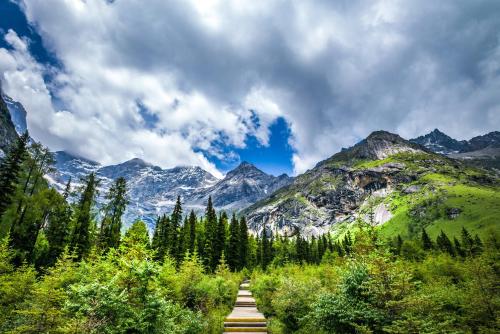 Western Sichuan Travel Guide - Mount Xigongyan "After Shu Mountains"