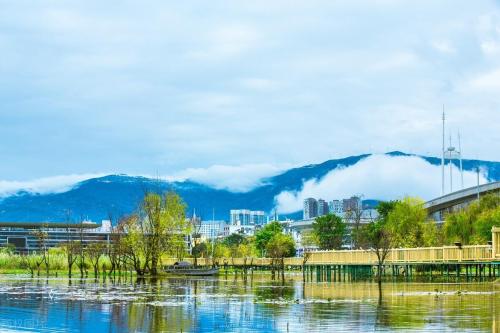Journey through Yunnan TOP1 - plateau-lake (Lake Erhai) deep in mountains