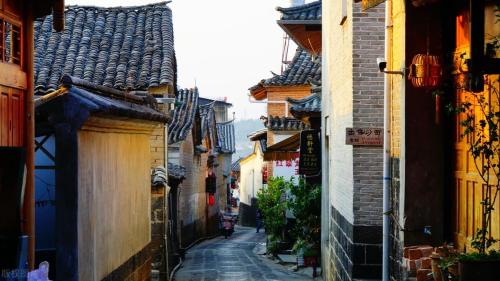 Slow Pace In-Depth Tour (Yunnan) - A 12-day journey through mysteries of western Yunnan with detailed itineraries and strategies