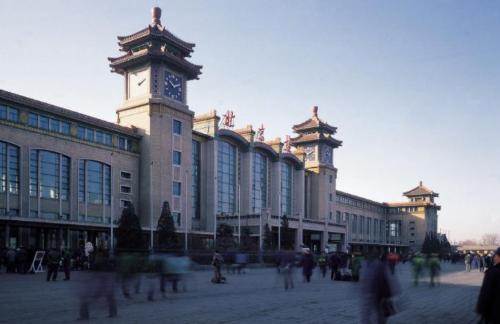 There are 4 dizzying train stations in my country, and there are at least 5 in one city. Outsiders can often be wrong