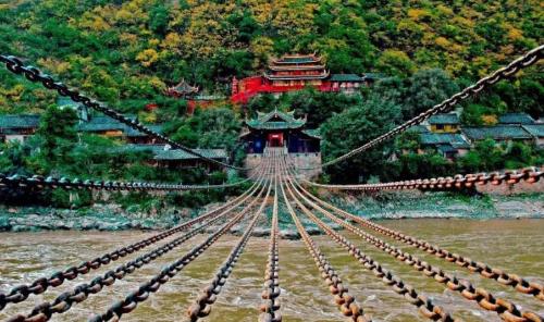 How did ancients install 40 tons of iron chains in one year on Dadu River 300 years ago?