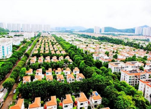 Guangzhou has a population of over 300,000 people. Why is it called first village in China? you were there
