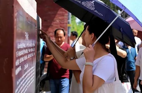 The most feminine stone in China, hundreds of thousands of women in Henan province touch it every year.
