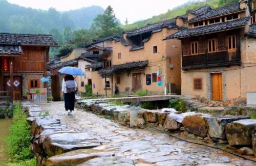 There is a place in Fujian province where temperature does not exceed 22°C in summer. This summer resort must be on fire. You were there?