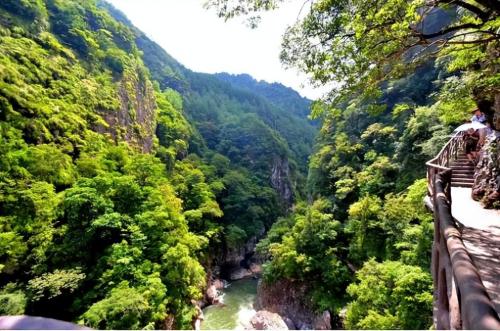There is a place in Fujian province where temperature does not exceed 22°C in summer. This summer resort must be on fire. You were there?