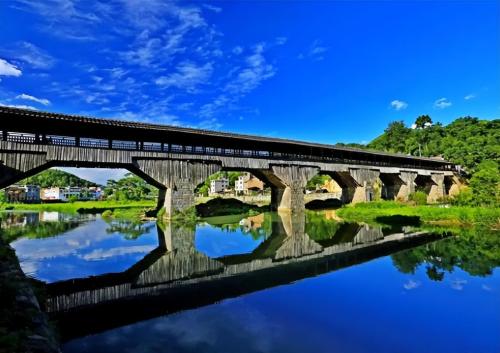 There is a place in Fujian province where temperature does not exceed 22°C in summer. This summer resort must be on fire. You were there?
