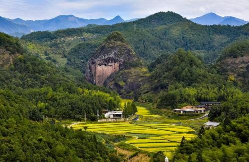 There is a place in Fujian province where temperature does not exceed 22°C in summer. This summer resort must be on fire. You were there?