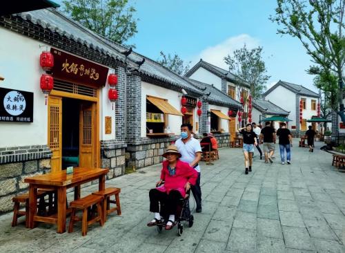 Shandong spent huge amounts of money to build a "fake ancient city" with free tickets, which initially did not inspire optimism among locals.