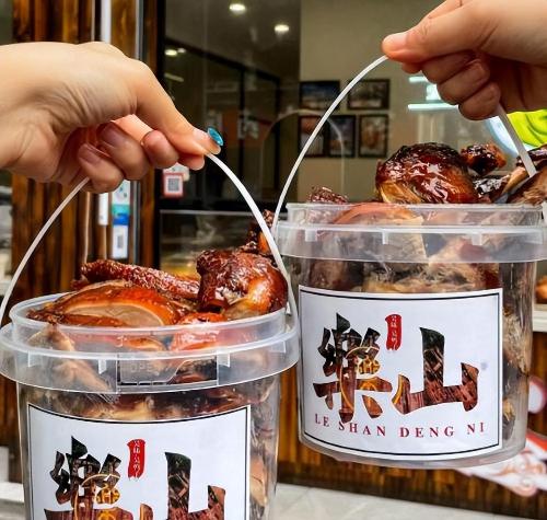 Sichuan is a city no smaller than Chengdu, with three World Heritage Sites and a comfortable life.