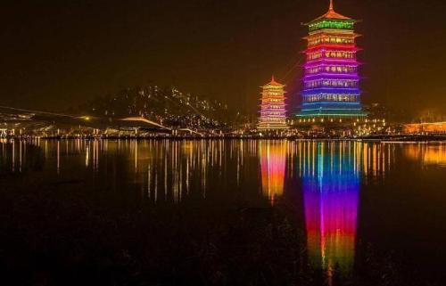 The three Chinese cities most favored by foreigners, Chengdu and Beijing, drop off list one by one.