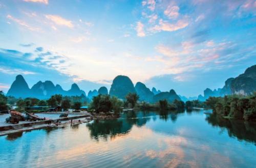 The three Chinese cities most favored by foreigners, Chengdu and Beijing, drop off list one by one.