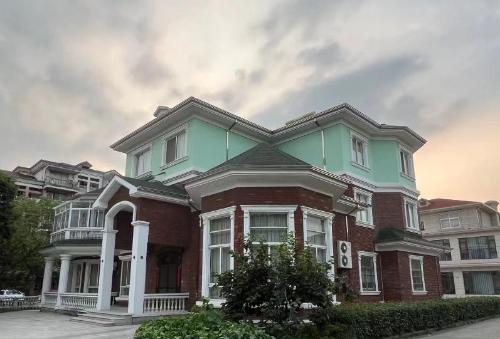 The two richest villages in China are "the first villages in the world" Who do you think is better?
