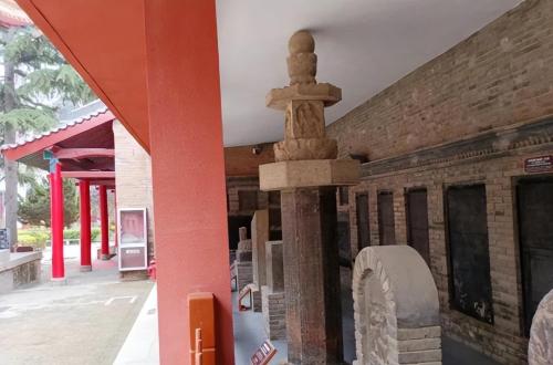 This district is extraordinary with 7 museums, 5 imperial mausoleums and historical sites all over lanes.