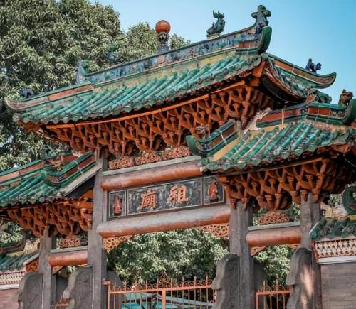 Two cities in China named after "Buddha" are located in provinces of Guangdong and Shaanxi, and inhabitants stand up for kindness of people's hearts.