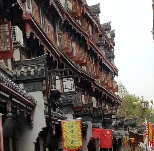 Two cities in China named after "Buddha" are located in provinces of Guangdong and Shaanxi, and inhabitants stand up for kindness of people's hearts.