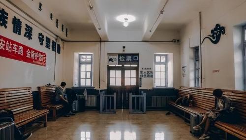 Railway stations are named after cities, while airports are usually named after villages and towns. Why?
