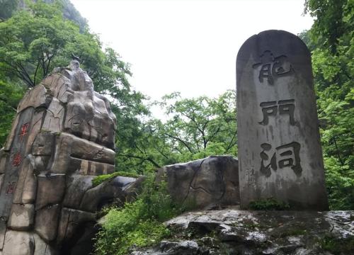 Sheer "hanging temple" in Shaanxi, suspended at a height of 1800 meters for thousands of years.