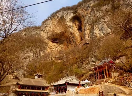 Sheer "hanging temple" in Shaanxi, suspended at a height of 1800 meters for thousands of years.