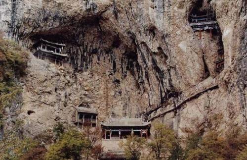 Sheer "hanging temple" in Shaanxi, suspended at a height of 1800 meters for thousands of years.