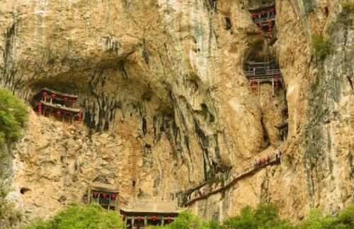 Sheer "hanging temple" in Shaanxi, suspended at a height of 1800 meters for thousands of years.