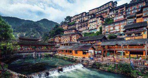 The silver jewelry in Miao Village is cheap and beautiful, why do tourists rarely buy them?
