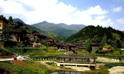 The silver jewelry in Miao Village is cheap and beautiful, why do tourists rarely buy them?
