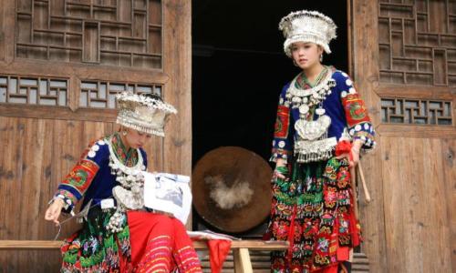 The silver jewelry in Miao Village is cheap and beautiful, why do tourists rarely buy them?
