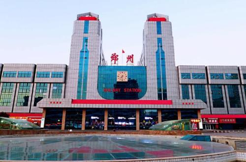 This heavy-duty railway station can go directly to any province, autonomous region and city on mainland without a transfer!