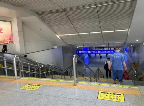 This heavy-duty railway station can go directly to any province, autonomous region and city on mainland without a transfer!