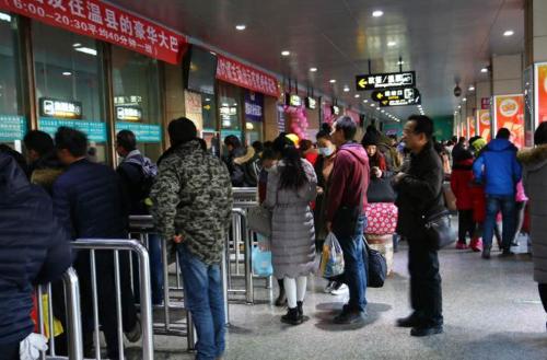This heavy-duty railway station can go directly to any province, autonomous region and city on mainland without a transfer!