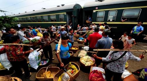 The only free train in China, no need to buy a ticket to take train, anyone can take it
