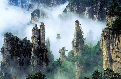 The only free train in China, no need to buy a ticket to take train, anyone can take it
