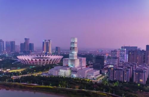 The third largest city in Guangdong, its GDP is close to that of Shenzhen and Guangzhou, but usually very low key.
