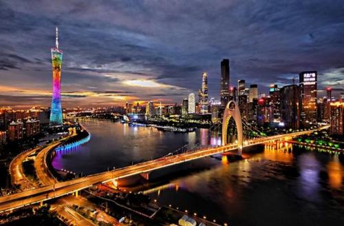 Cantonese have different attitudes towards consumption: they can buy "expensive things", but they cannot buy "expensive things".

