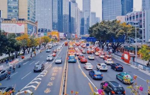 Cantonese have different attitudes towards consumption: they can buy "expensive things", but they cannot buy "expensive things".
