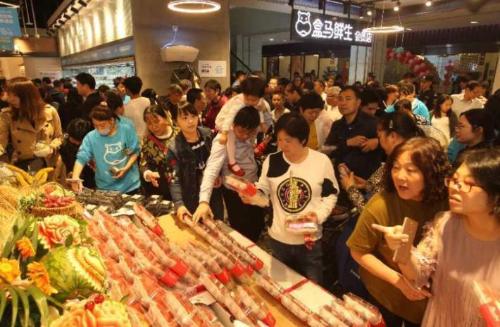 Cantonese have different attitudes towards consumption: they can buy "expensive things", but they cannot buy "expensive things".
