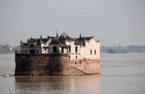 The only temple on Yangtze River, located in heart of river, stood for over 700 years. How did he do it?