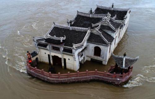 The only temple on Yangtze River, located in heart of river, stood for over 700 years. How did he do it?