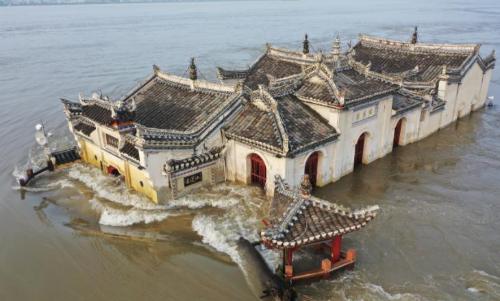 The only temple on Yangtze River, located in heart of river, stood for over 700 years. How did he do it?