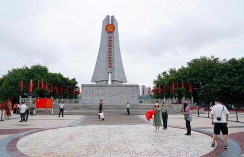The fastest growing county in Jiangxi, with high-rise buildings on both sides of the river, rich red culture and beautiful scenery.