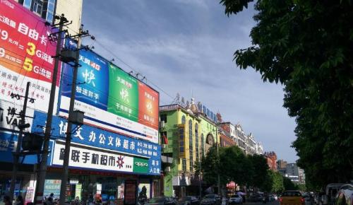 The fastest growing county in Jiangxi, with high-rise buildings on both sides of the river, rich red culture and beautiful scenery.