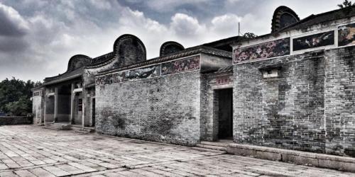 There is an ancient village in Guangdong province, which has a large number of ancient buildings, it is also known as "the first ancient village in Guangdong province."
