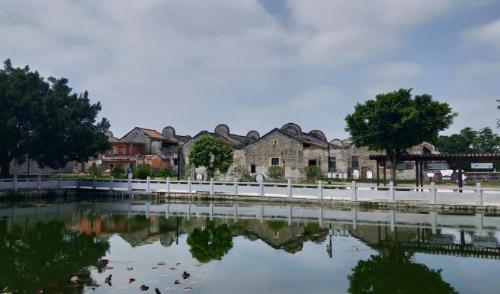 There is an ancient village in Guangdong province, which has a large number of ancient buildings, it is also known as "the first ancient village in Guangdong province."
