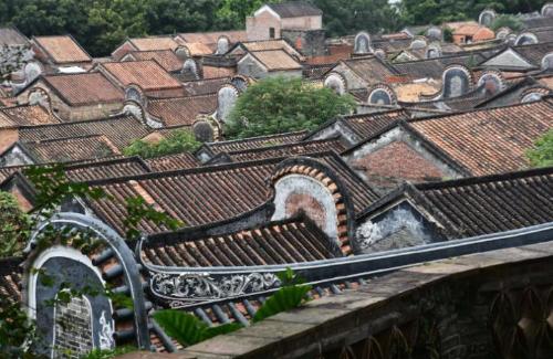 There is an ancient village in Guangdong province, which has a large number of ancient buildings, it is also known as "the first ancient village in Guangdong province."
