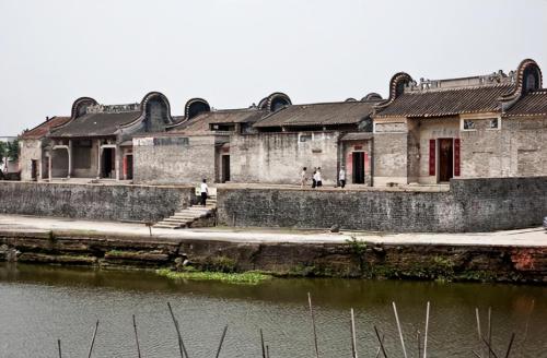 There is an ancient village in Guangdong province, which has a large number of ancient buildings, it is also known as "the first ancient village in Guangdong province."
