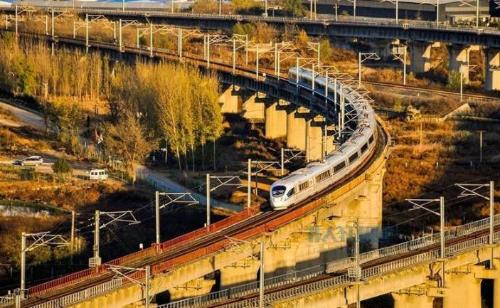The longest train journey in my country is 5166 kilometers one way and it takes 3 days and 3 nights.