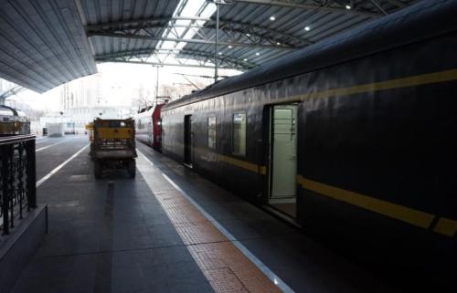 My country's "seatless" train doesn't stop in middle of 727-kilometer track, and scenery is beautiful along way.